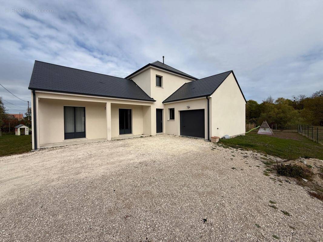 Maison à NEUVY-EN-SULLIAS