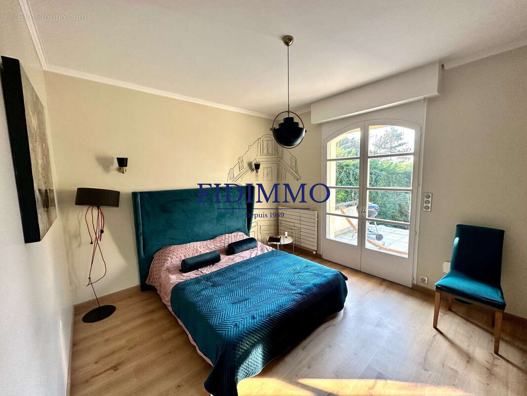 Maison à CHENNEVIERES-SUR-MARNE