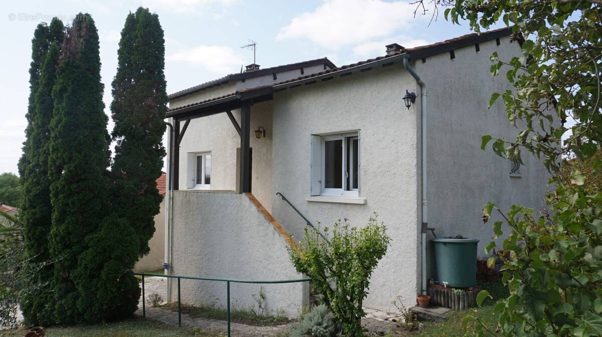 Maison à CASTELNAU-MONTRATIER