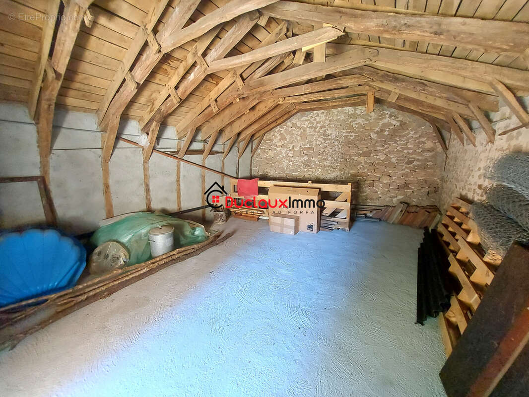 Maison typique en pierre avec une grangette - photo 15