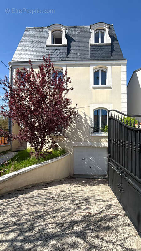 Maison à SARTROUVILLE