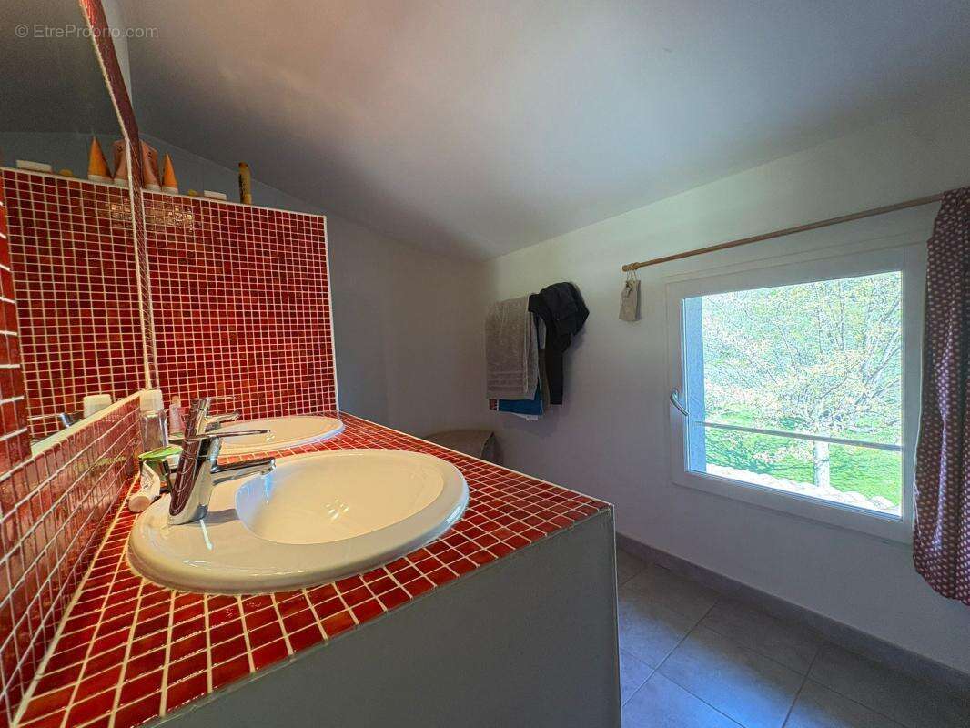 Maison 175 m² à Cucuron  - photo 18
