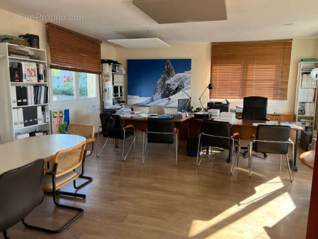 Commerce à ROUSSILLON