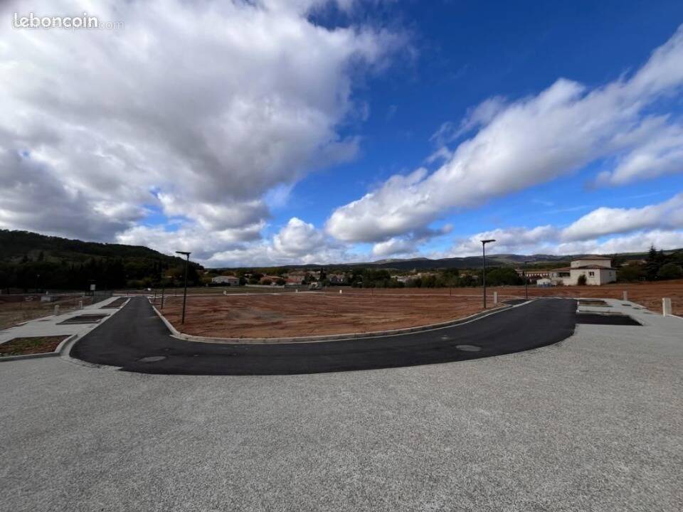Terrain à VILLENEUVE-MINERVOIS