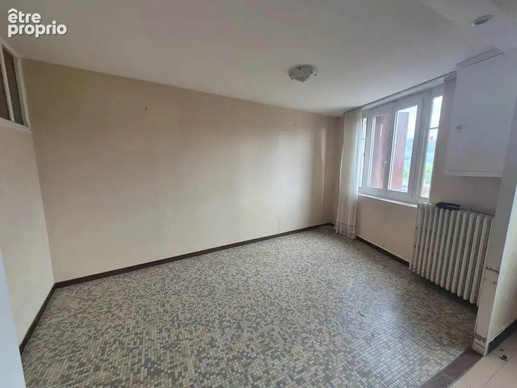 Polignac,maison de bourg sur 2 niveaux avec ascenceur - photo 2