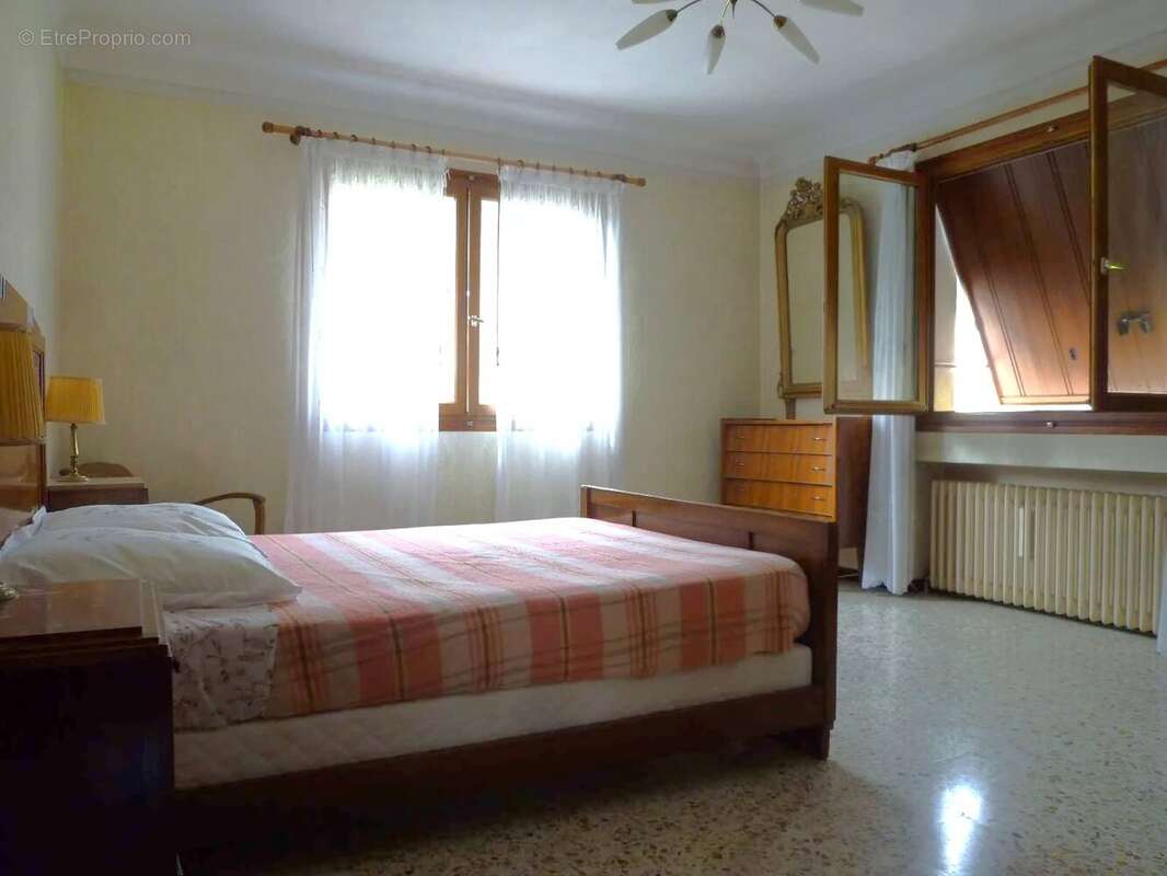 Maison à PUGET-THENIERS