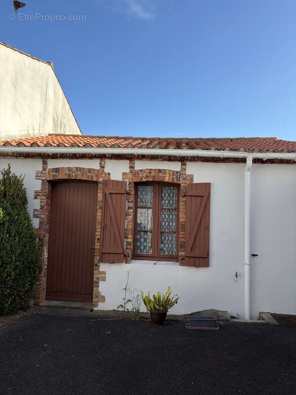Challans - maison 2 chambres avec garage et dependance - photo 2