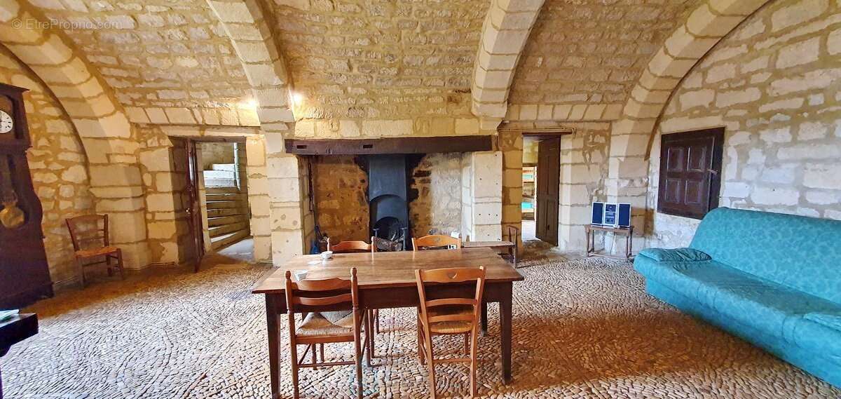 Corps de logis d'exception  Ancien château des XIII? & XV? siècles  Saint Pompon (25 km de Sarlat) - photo 7