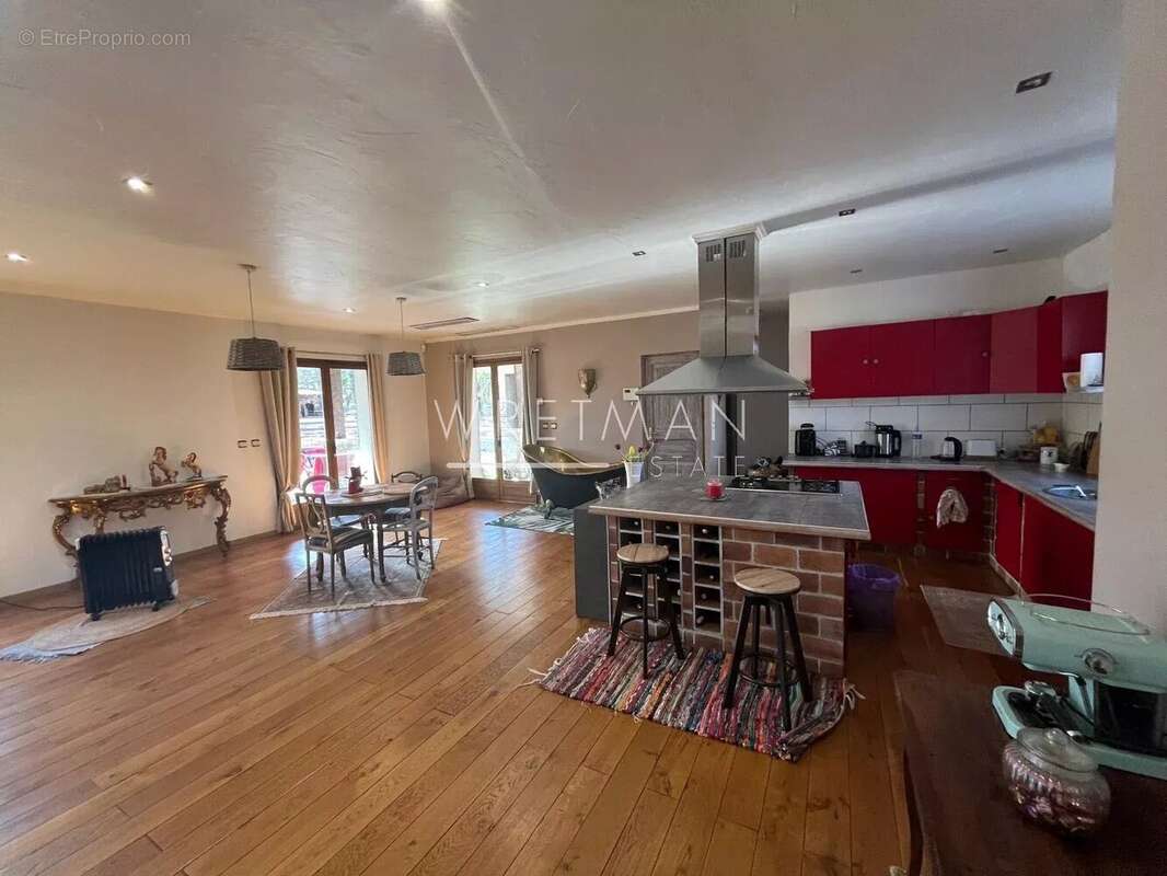 Maison à TOURRETTES