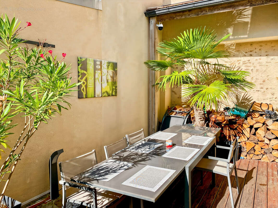 Déjeuner en terrasse - Maison à OZOIR-LA-FERRIERE