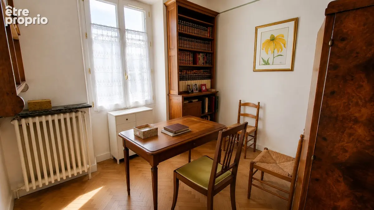 MAISON-APPARTEMENT - LAVAL / AV. DES FLEURS - 96 m² - Jardin 214 m² - Esprit maison de caractère - photo 5
