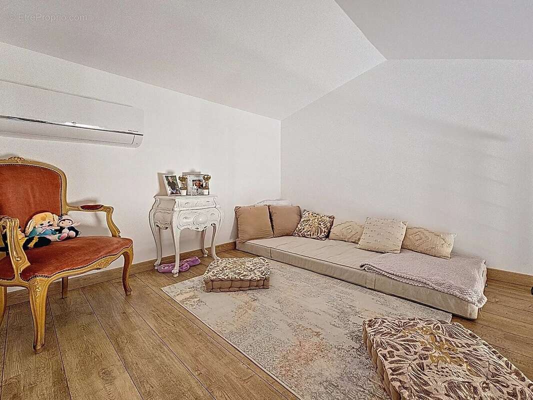 Maison à SAINT-LAURENT-DU-VAR