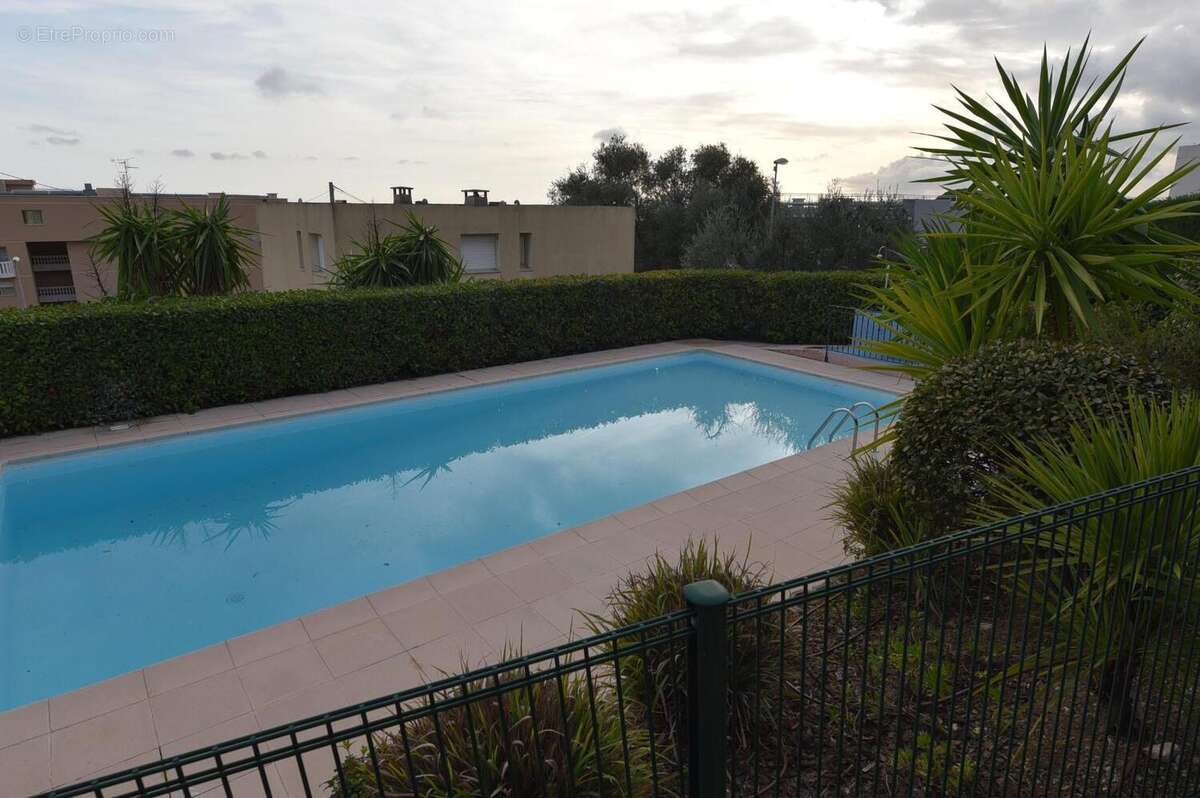   - Appartement à SAINT-LAURENT-DU-VAR