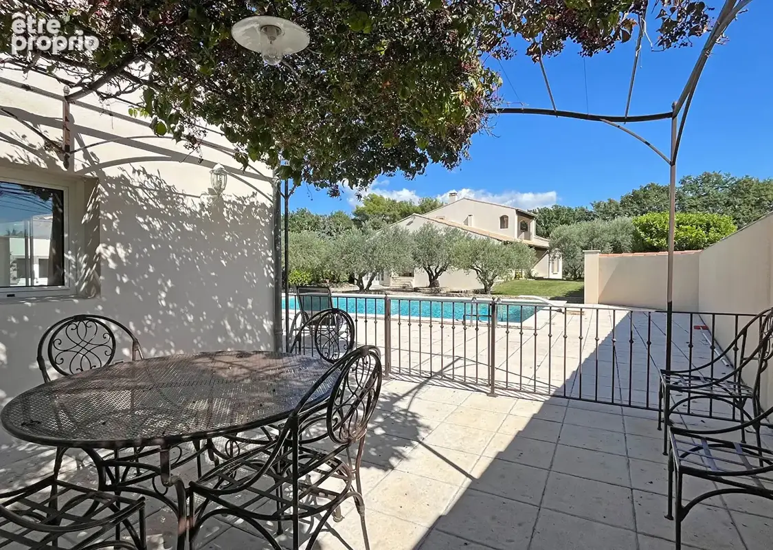 Superbe villa provençale avec piscine et  garage sur grand terrain clos. - photo 3