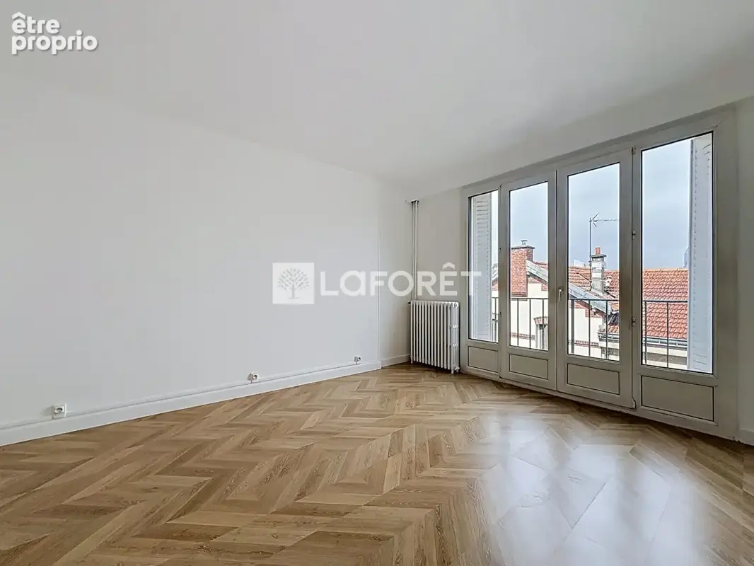Suresnes Centre-Ville / Mairie - 3 pièces 72 m² - Entièrement rénové - Balcon - Ascenseur - Cave - photo 8