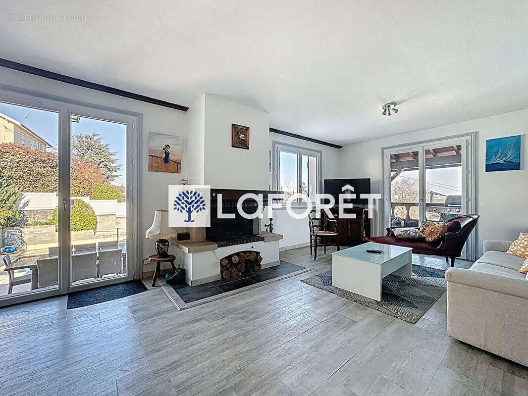Maison Neyron le Haut, 7 pièces de 192m², terrain de 2423m², piscine, double garage - photo 5