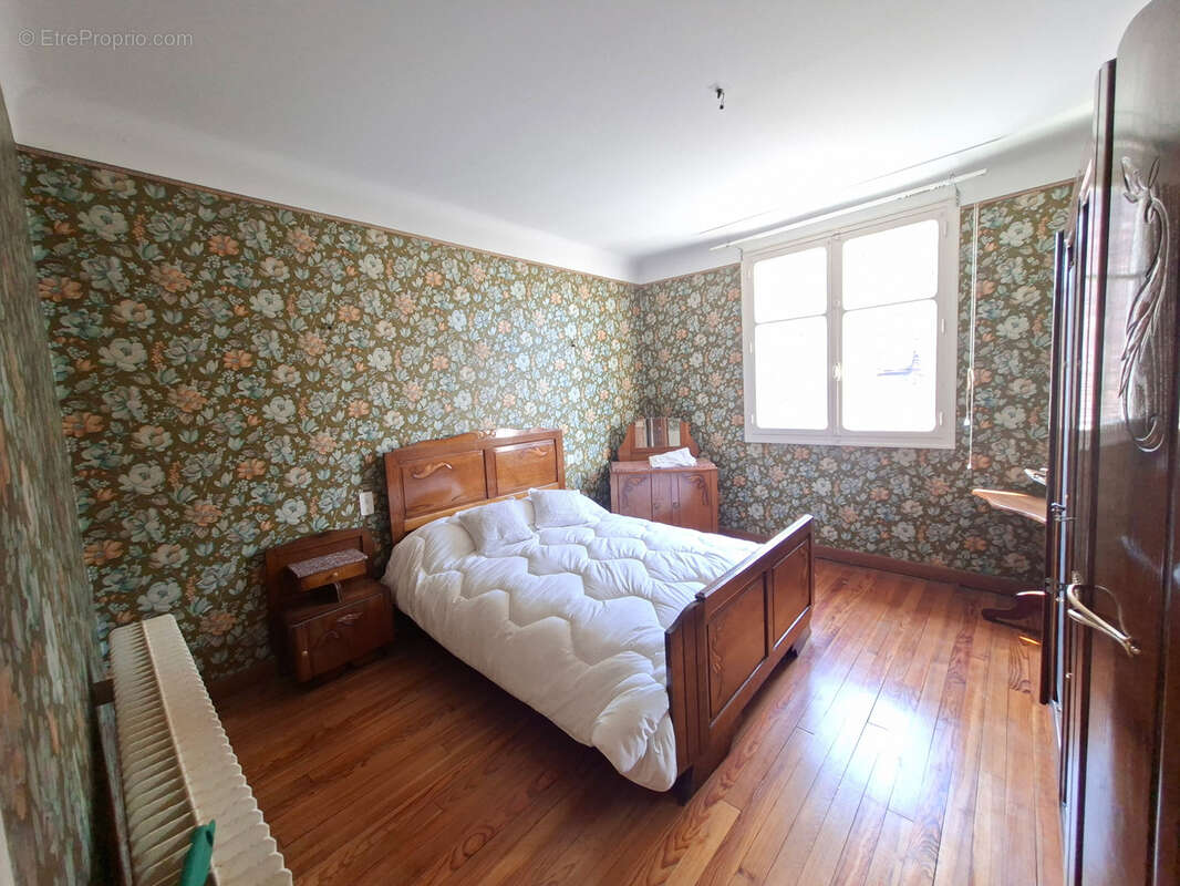 Grande maison de 130 m2 avec garage, dépendance et vastes abris sur jardin clos   Lagor (64170) - photo 8