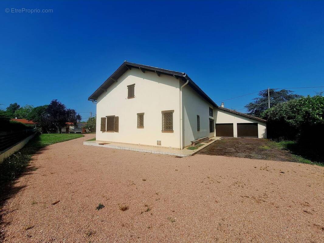 Prix en baisse ! A vendre Haute-Garonne (31) : Maison de village indépendante avec 5 chambres, garage et terrain de 2 700m2 - photo 4