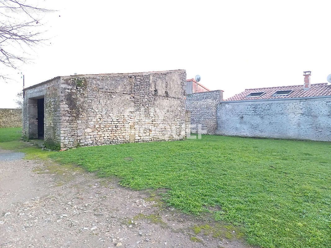 Terrain à SAINT-PIERRE-D&#039;OLERON