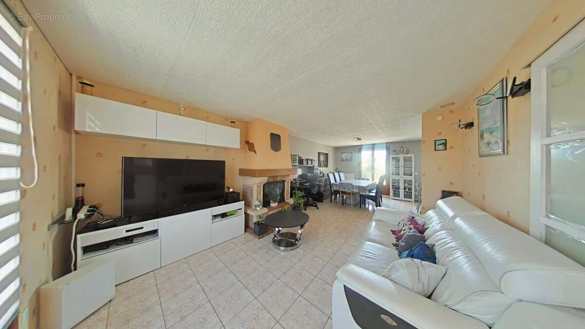 Maison 89 m² à Veauche  - photo 2