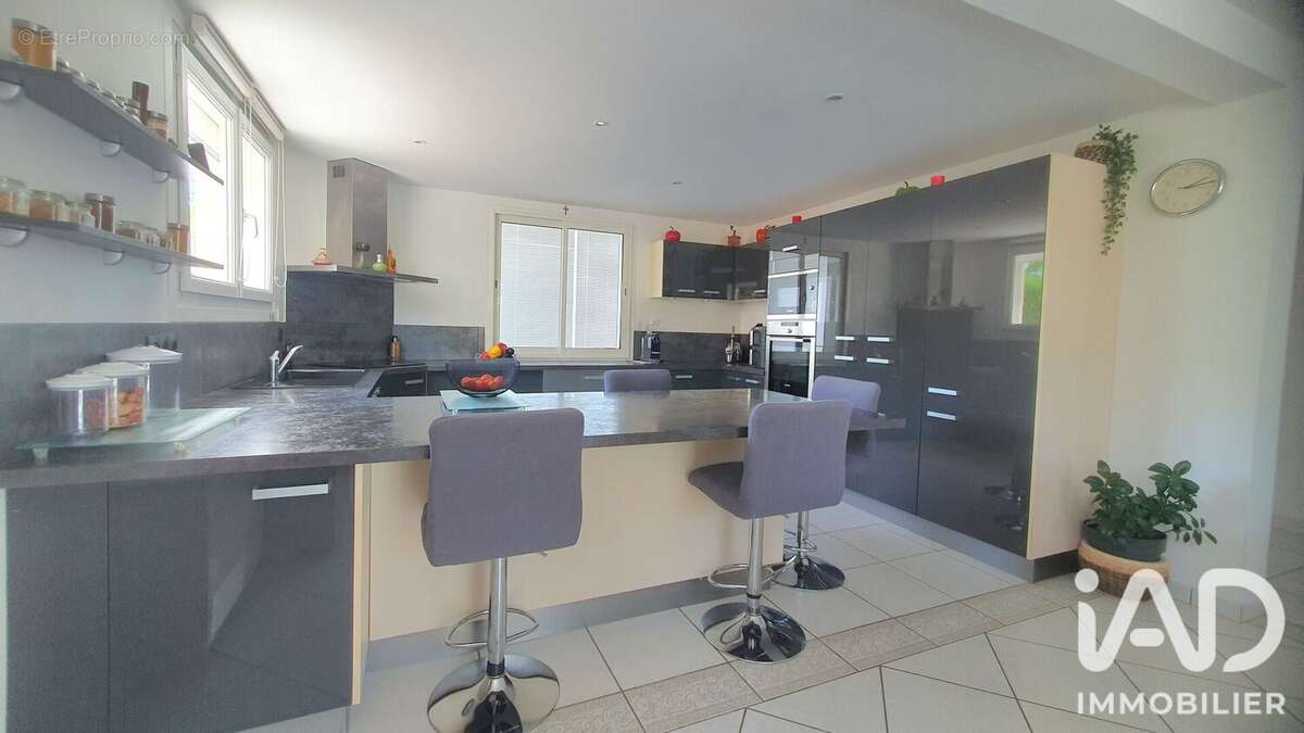 Maison 225 m² à La Sauvetat  - photo 5