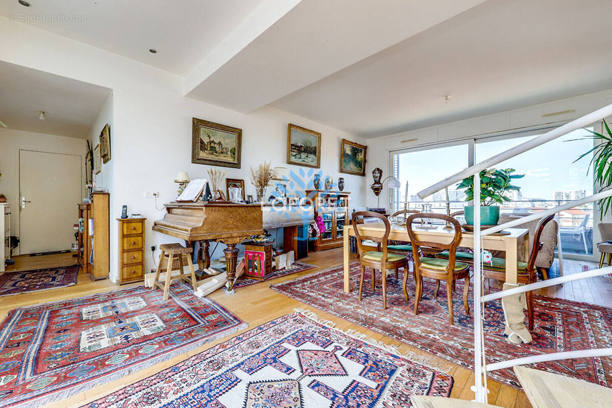 Appartement à PARIS-14E