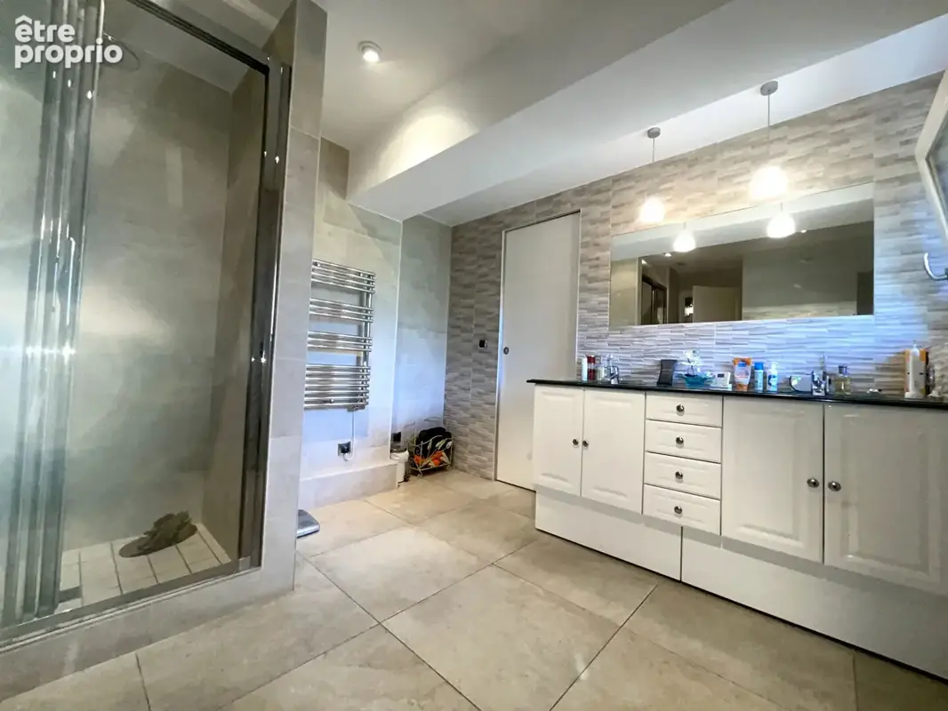 Maison familiale lumineuse de 190m² avec piscine sur 1 500 m² de terrain - photo 10