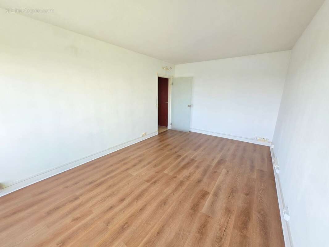 Appartement à vendre 45 pièces RIS ORANGIS (91) - photo 2