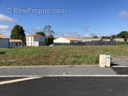 Terrain à CORCOUE-SUR-LOGNE