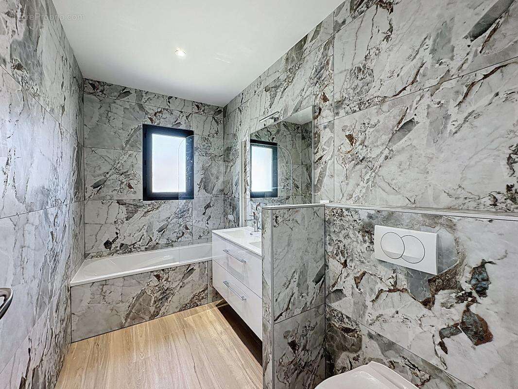 Maison à LE PEAGE-DE-ROUSSILLON