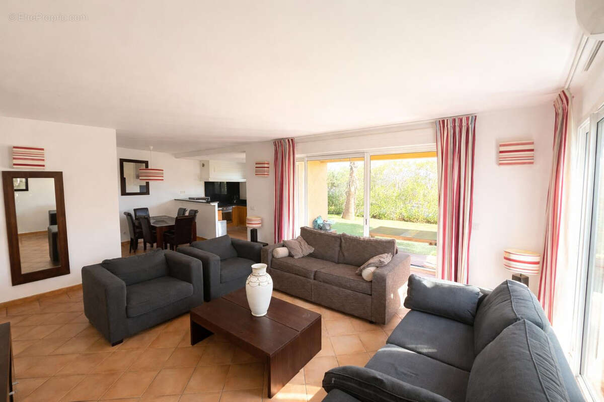 Maison à ROQUEBRUNE-SUR-ARGENS