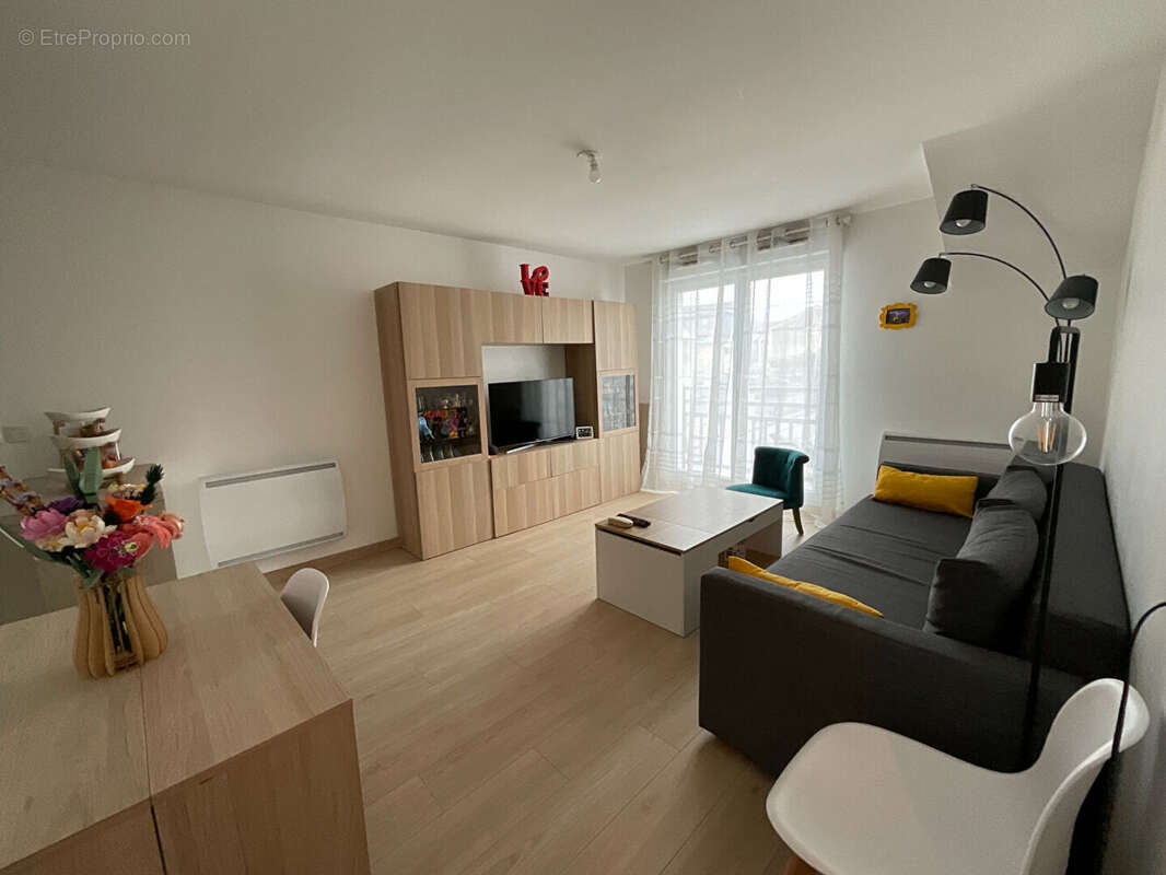 Appartement à CHANTELOUP-LES-VIGNES
