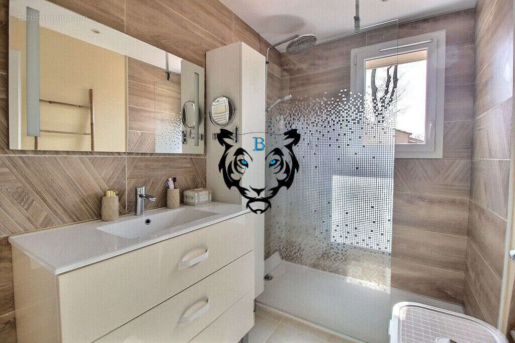 Maison à BAGNOLS-EN-FORET