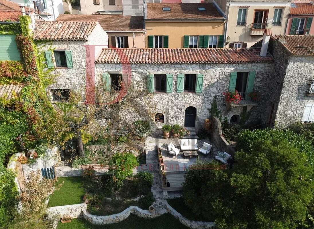 Appartement à LA TURBIE