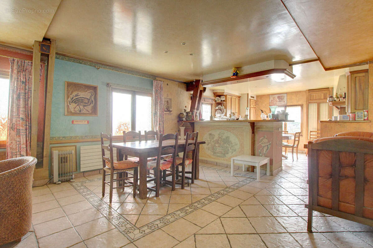 Maison à BRISON-SAINT-INNOCENT