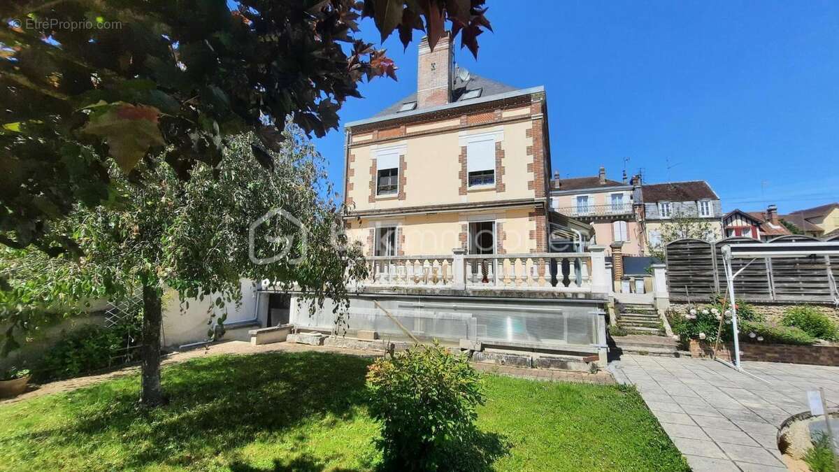Joigny, centre - photo 2