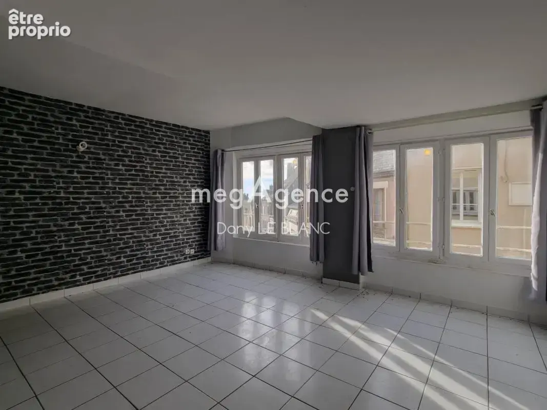 Immeuble 5 lots libres, 290 m², centre-ville - photo 2