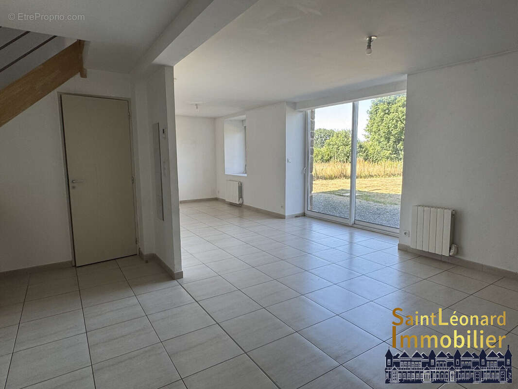 Maison 95 m² à Fougeres  - photo 7
