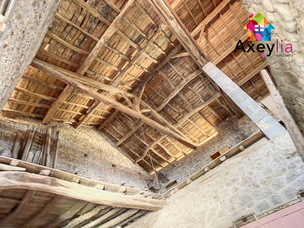 Appartement à RENAISON