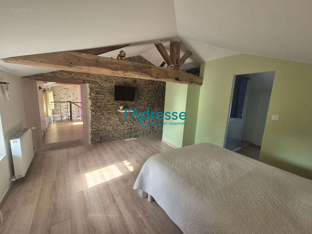 Maison à MONTREVAULT