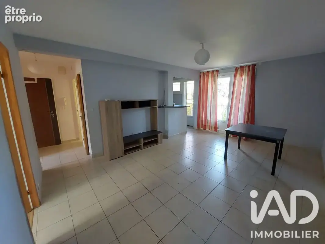 Photo 1 - Appartement à CHAMPAGNE-AU-MONT-D'OR