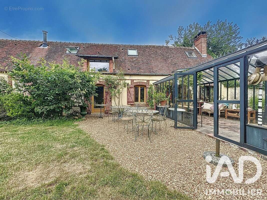 Maison 189 m² à Saint-Ange-Et-Torcay  - photo 2