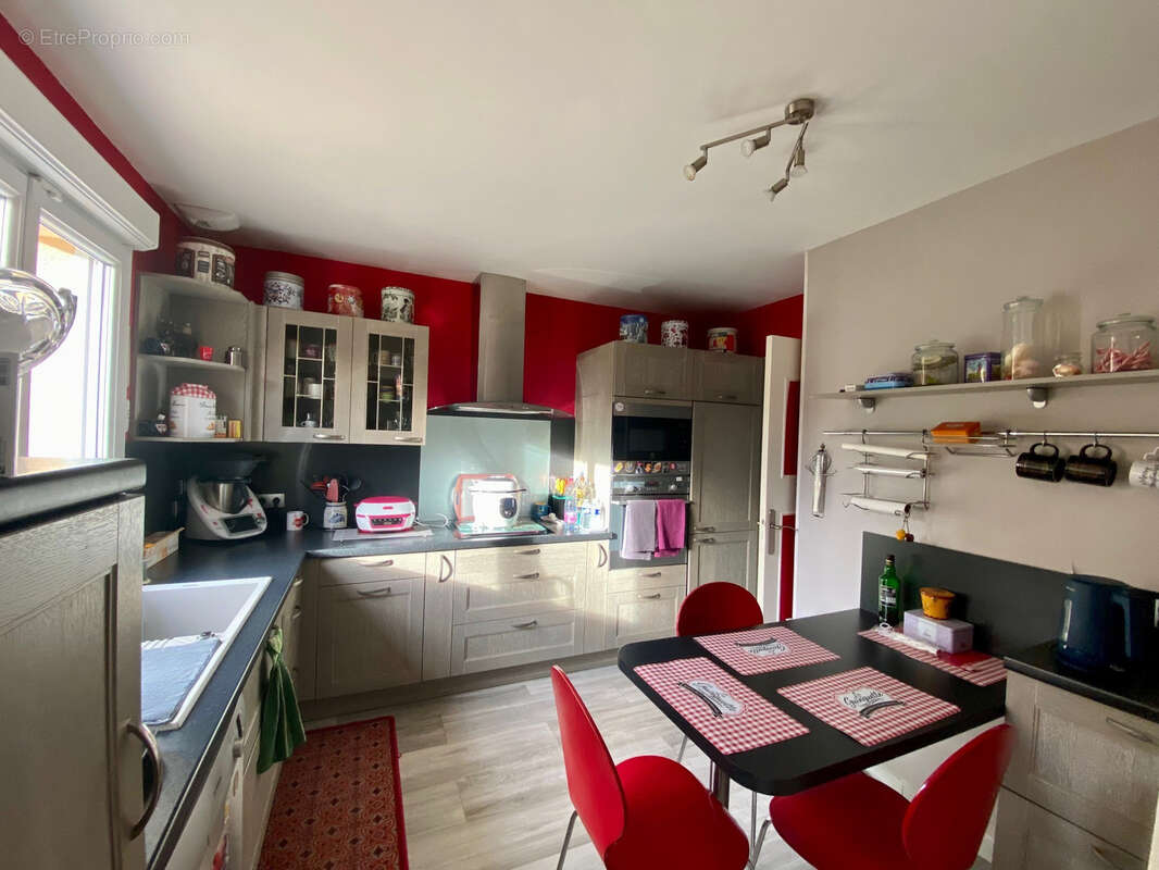 Maison à LA QUEUE-LES-YVELINES