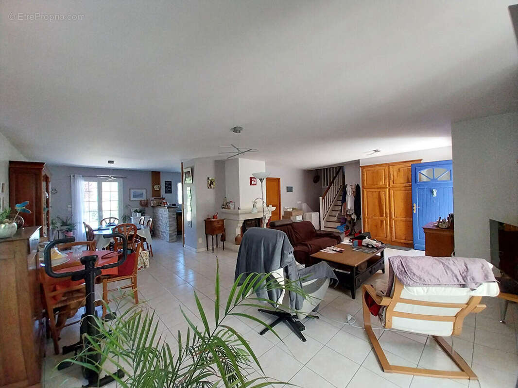 Maison à NOUAILLE-MAUPERTUIS