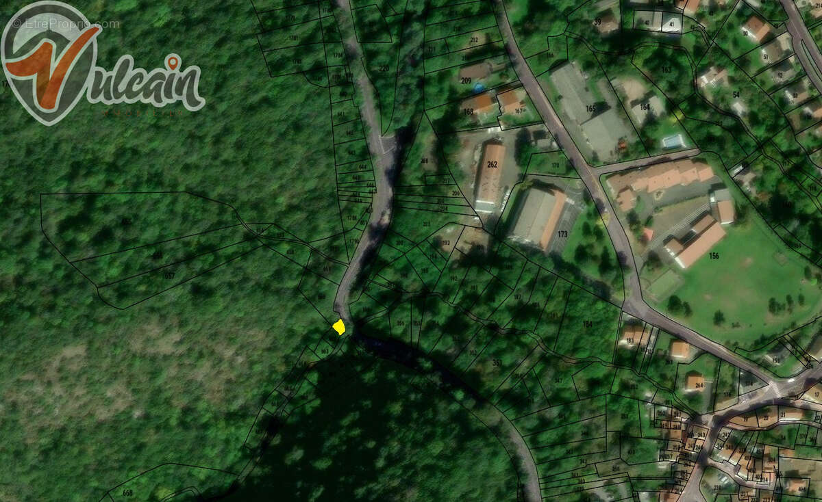 Terrain à SAYAT