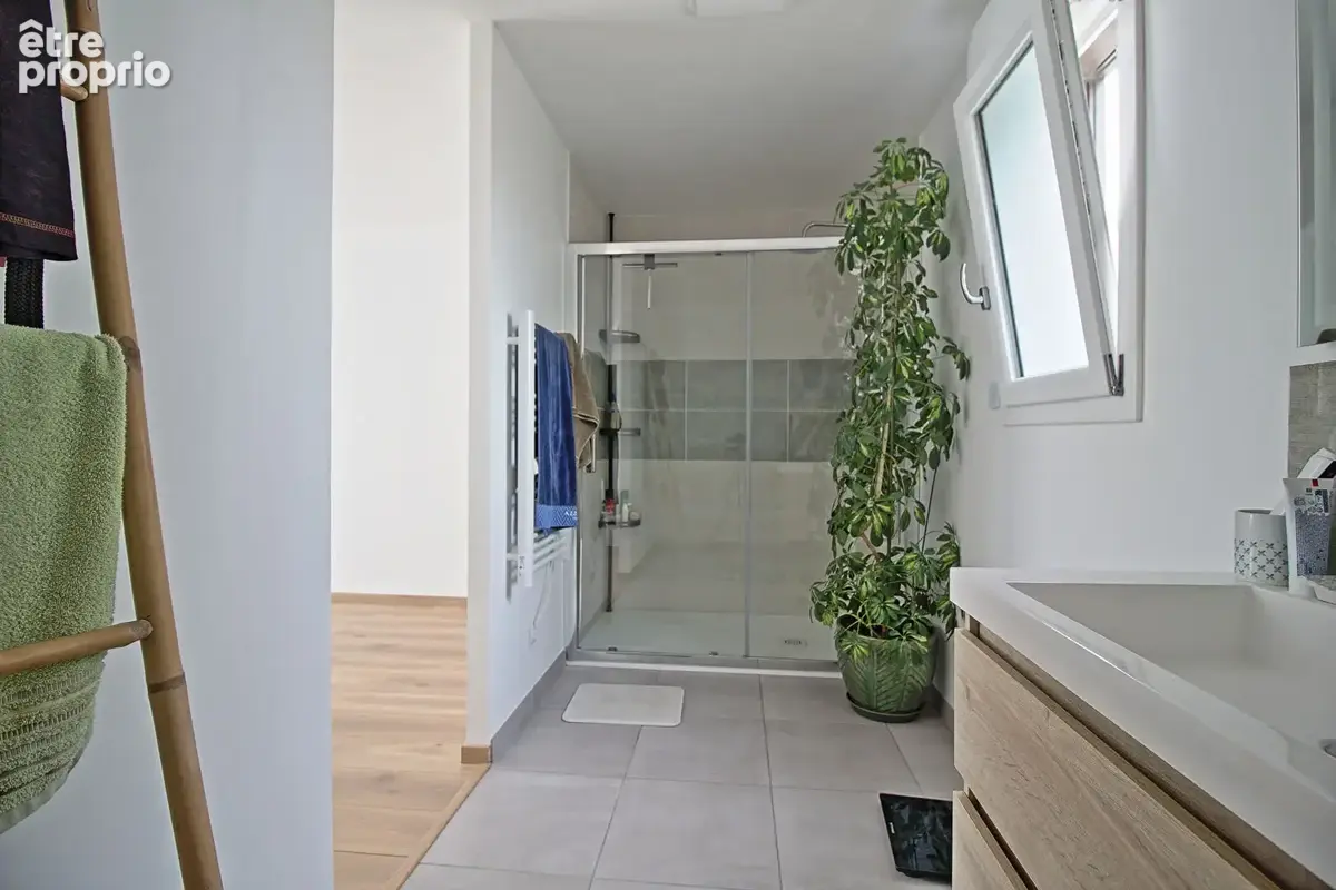 Maison familiale entièrement rénovée avec extension récente -121 m² - Terrasse plein sud - photo 6
