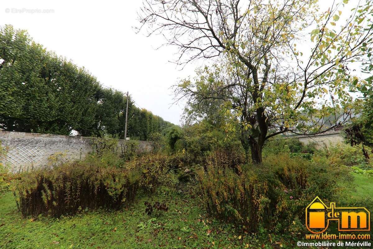 Terrain 818 m² à Mereville  - photo 4
