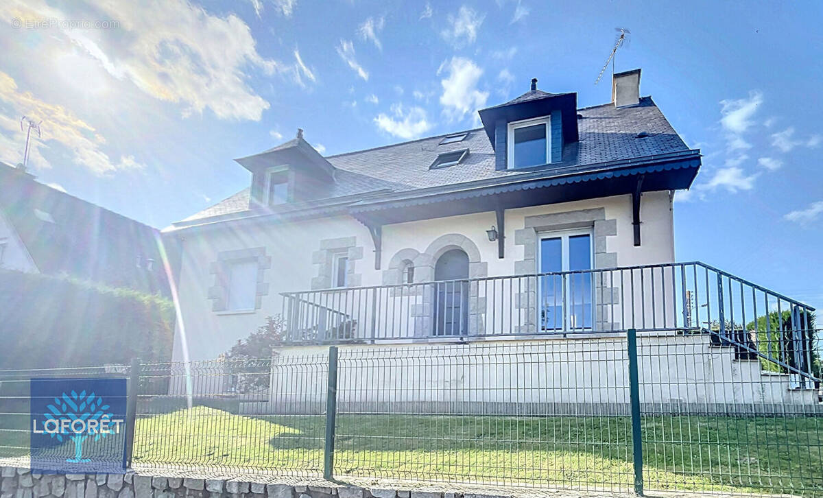 Maison à FOUGERES