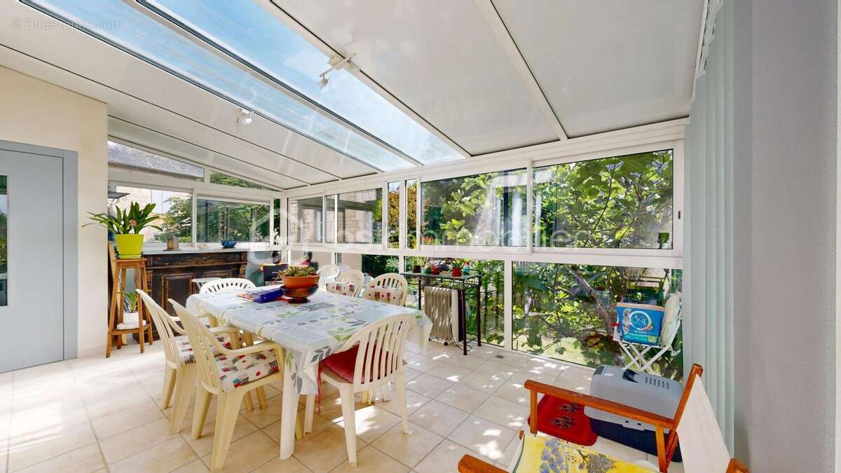 Une maison de caractère avec piscine intérieur au cœur d’un environnement paisible - photo 22
