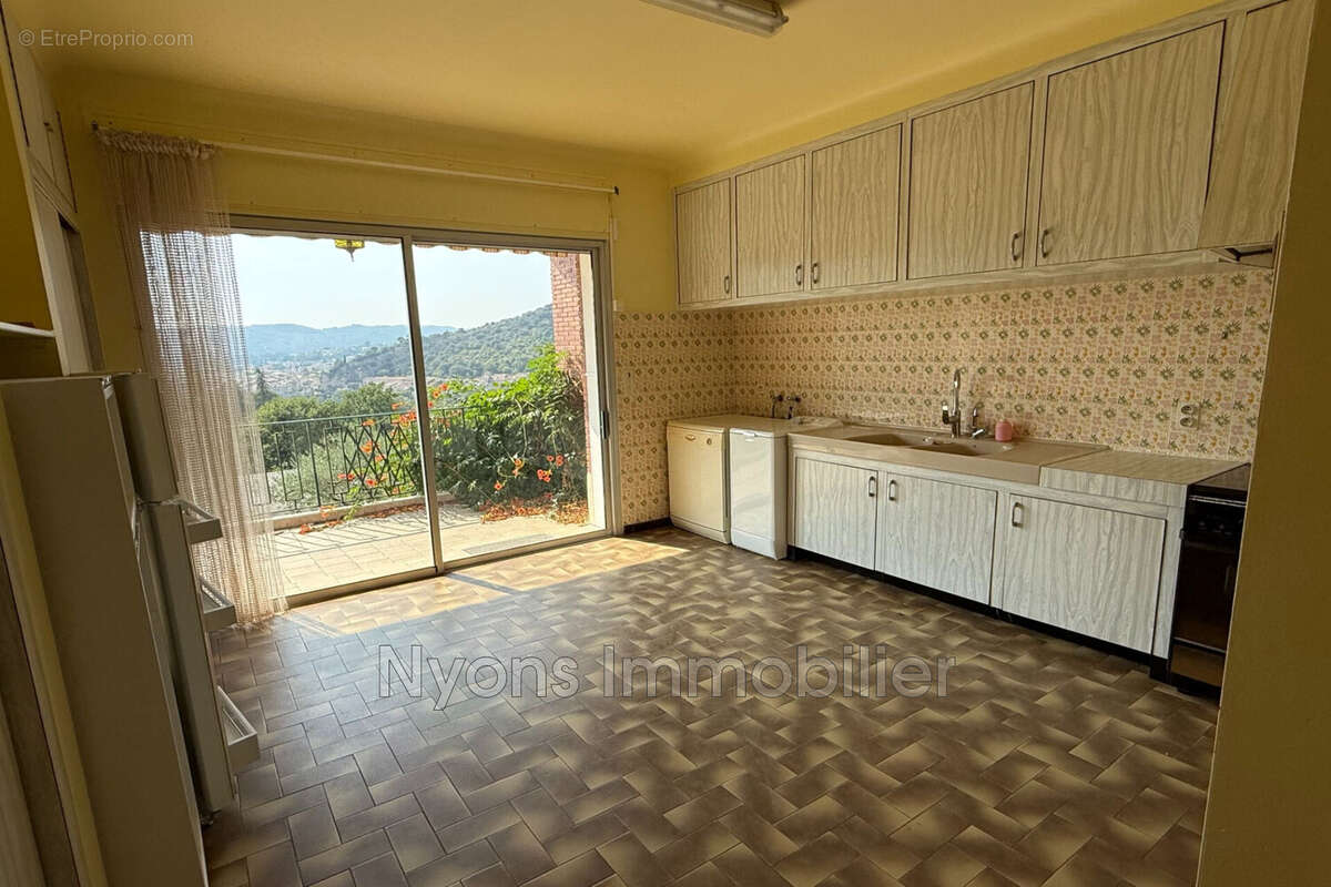 Maison 130 m² à Nyons  - photo 8